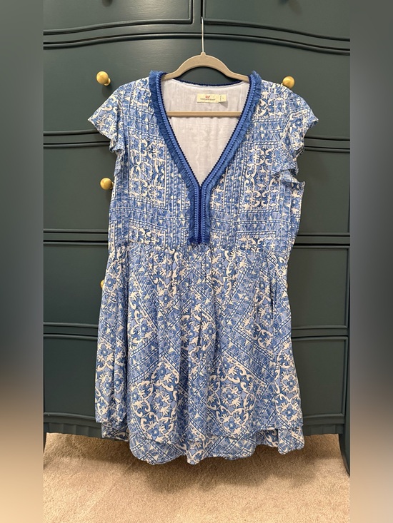 Vineyard Vines Dresses & Skirts - Vineyard Vines Blue and White V-Neck Dress Size Large